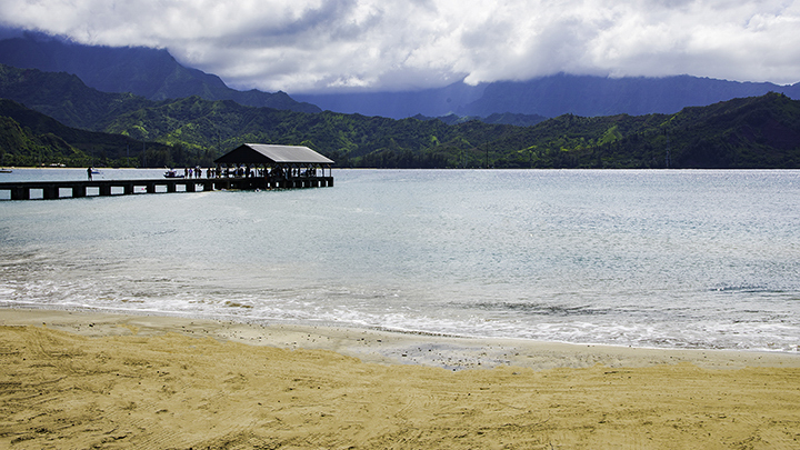 Visit scenic places like this on Kauai vacation pavkages.